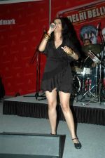 Sona Mohapatra at Delhi Belly DVD launch in Landmark, Mumbai on 29th Sept 2011 (59).JPG